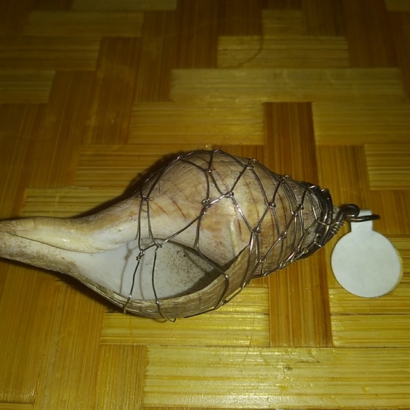 Handmade Shell Pendant - Picture 3 of 4